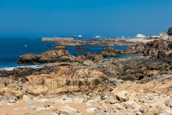 Journée ensoleillée sur le magnifique littoral et les plages de Porto au Portugal — Photo