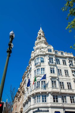 Porto şehir merkezindeki Liberdade Meydanı etrafındaki güzel antika binalar.