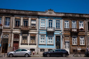 Portekiz 'in eski Porto şehrindeki antika evlerin mimarisi.