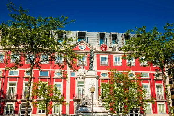 Фасад готелю Nh Collection Porto Batalha розташований у відреставрованому палаці XVIII століття. — стокове фото