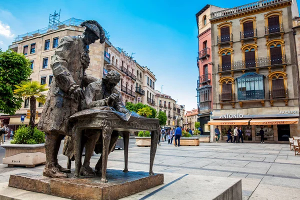 Monumento a Alberto de Churriguera y José del Castillo ubicado en la Plaza del Poeta Iglesias — Foto de Stock