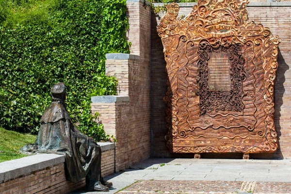 Monumento al famoso poeta Jose Ledesma Criado realizzato da Fernando Mayoral — Foto Stock