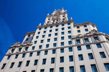 Madrid 'deki Gran caddesinde bulunan antik binaların güzel mimarisi.