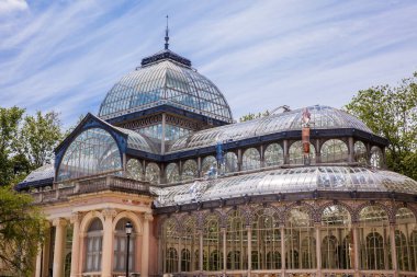 Güzel Palacio de Cristal 'in ayrıntıları. 1887' de Madrid 'de El Retiro Park' ta yapılmış bir konservatuvar.