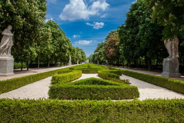 Madrid 'de güzel bir bahar gününde meşhur Retiro Park manzarası