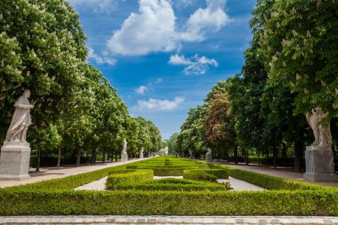 Madrid 'de güzel bir bahar gününde meşhur Retiro Park manzarası