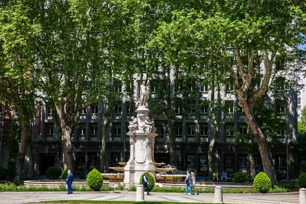 马德里Madrid Spain May 2018 阿波罗喷泉位于马德里的主要大道之一 — 图库照片