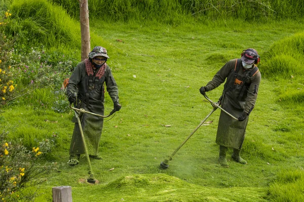 Calera Colombia Květen 2020 Muž Kosa Sobě Bezpečnostní Osobní Ochranné — Stock fotografie