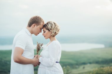 kocası ile güzel bir hamile kız