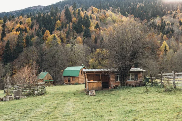 Gemütliches Zelten in den Kaukasusbergen in Südrussland — Stockfoto