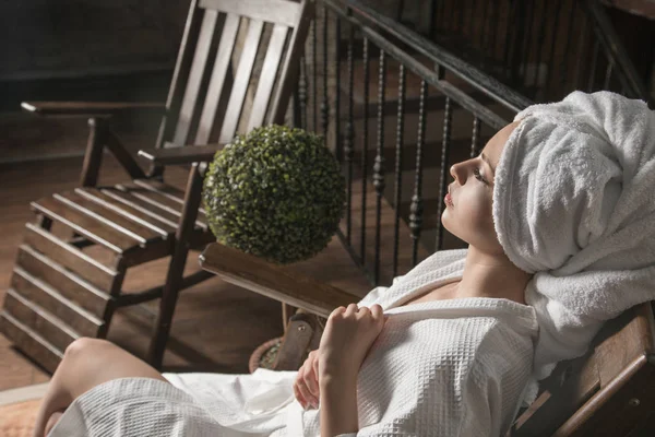 Kız Spa yordamlar sonra dinlenme