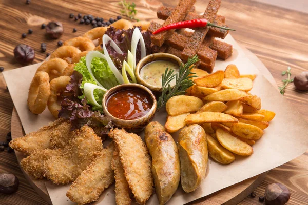 Gefrituurde snack voor bier — Stockfoto