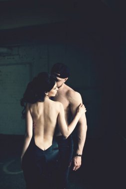 Güçlü bir adam güzel bir kadın hakim