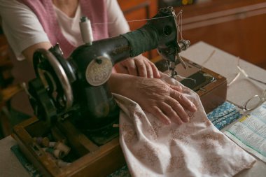 eski terzi kırışmış eller