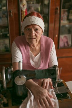 eski terzi kırışmış eller