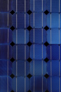 Güneş pili. Güneş enerjisini depolayan ve enerjiyi akıma dönüştüren büyük mavi bir panel. Yüksek voltaj. Gezegenin konsepti ekolojidir..