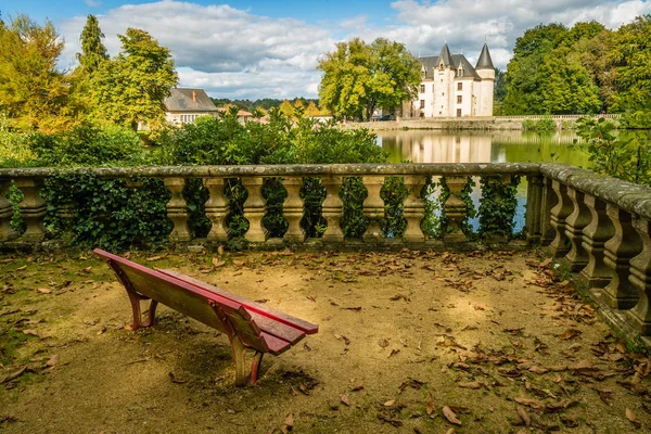 Nieul-kasteel en Bank — Stockfoto