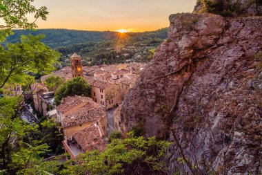 Moustiers Sainte Marie son ışık