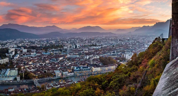 Pôr do sol sobre Grenoble — Fotografia de Stock