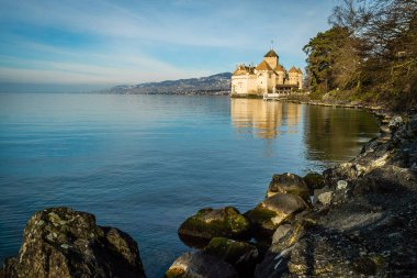 Şafakta Chillon castle