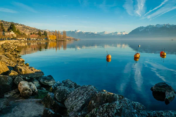 Lutry harbor in Zwitserland — Stockfoto