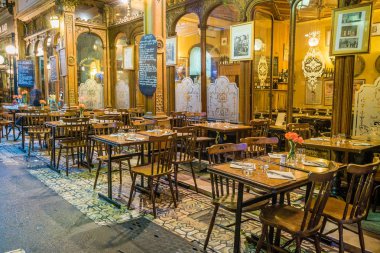 Parisli bar ve restoran terası