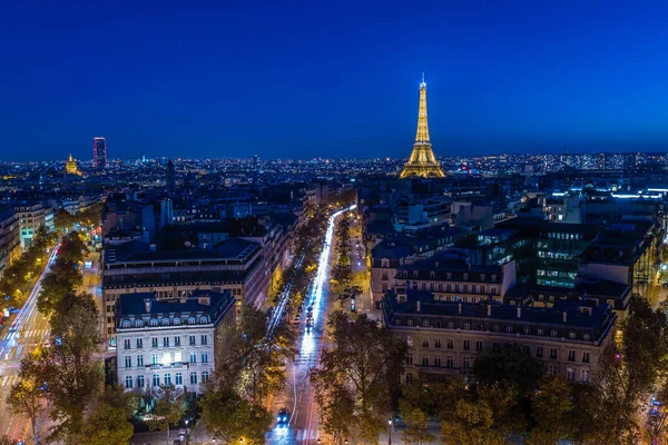 Torre Eiffel iluminada —  Fotos de Stock