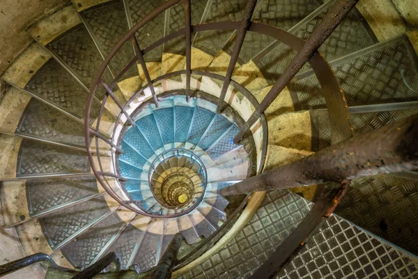 Arc de Triomphe içinde spiral merdiven
