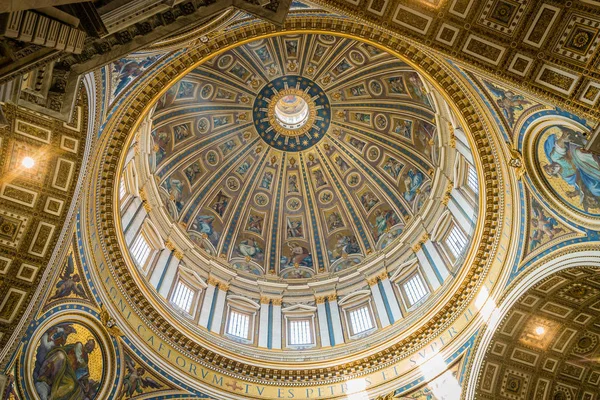 Saint Peter basilica dome seen from inside — Stock Photo, Image