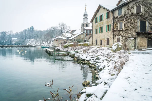 Yvoire village with snow — Stock Photo, Image