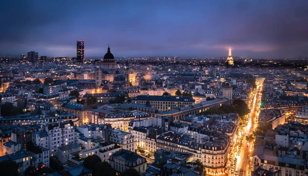 París Ciudad Luces Por Noche Con Torre Eiffel Las Nubes — Foto de Stock