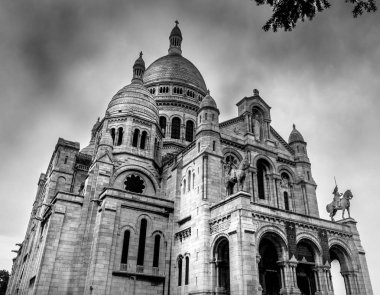 Siyah ve beyaz Basilique du Sacré coeur Montmartre içinde