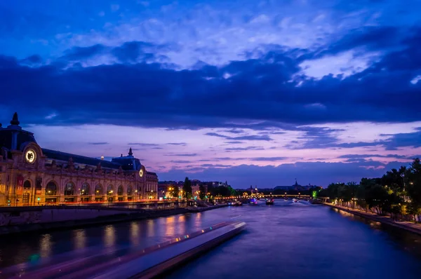 Seine ve geceleri Orsay Museum — Stok fotoğraf