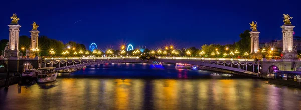Олександра Ii моста в Парижі в ніч — стокове фото