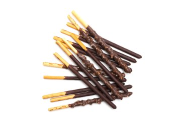 Beyaz zemin üzerine Çikolata dolgulu bisküvi sopa