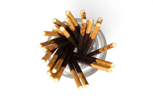 Biskuit Berisi Cokelat Sticks di Latar Belakang Putih — Stok Foto