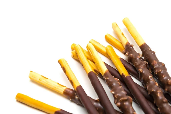 Chocolate preenchido biscoito varas em fundo branco — Fotografia de Stock