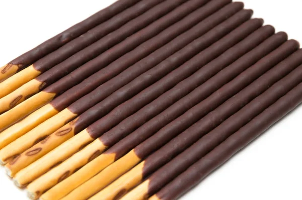 Chocolate preenchido biscoito varas em fundo branco — Fotografia de Stock