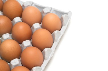 Beyaz arkaplanda yumurta izole