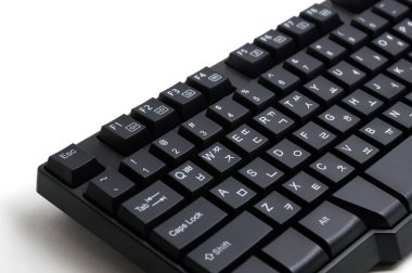 bilgisayar klavyesi beyaz arkaplanda izole edildi