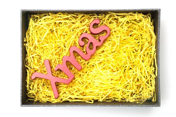 X-Mas metin siyah hediye kutusunda sarı ambalaj malzemesi ile