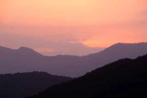 Puesta de sol en las montañas —  Fotos de Stock