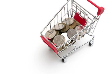 Kore sikke ve beyaz arka plan üzerinde alışveriş sepeti: Ekonomi con