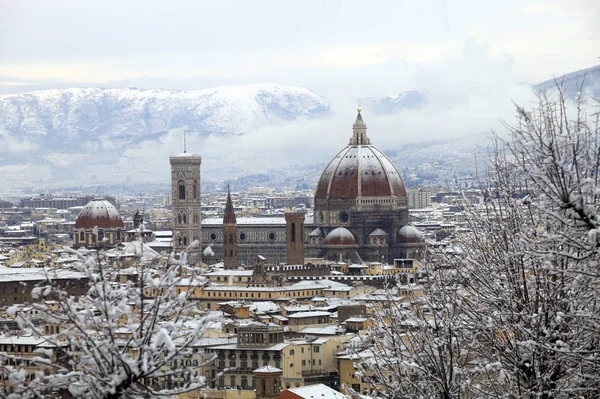 İtalya, Floransa kar ile.