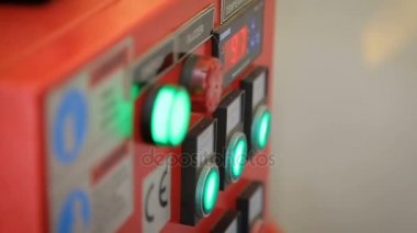 Enerjide açın. Enerji, enerji işareti sembolü. Enerjide düğmesine basın. Soyut anlamda