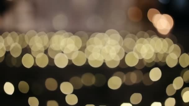 Dark Gold Lens Flares and Refractions. Bokeh chatoyant doré sur un riche fond sombre. Très léger. Composite sur des images ou utilisation comme fond 