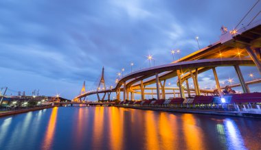 Karayolu Köprüsü ve nehir