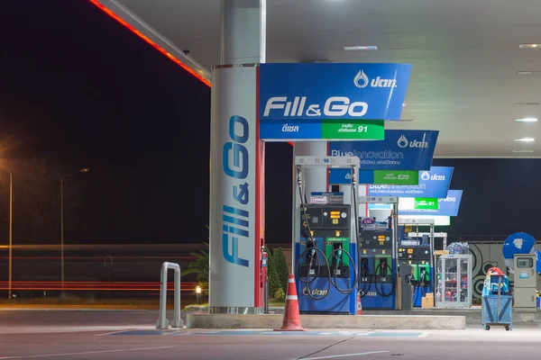 Posto de gasolina ou posto de gasolina — Fotografia de Stock
