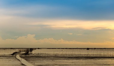 Tatil zamanı gün batımı sırasında