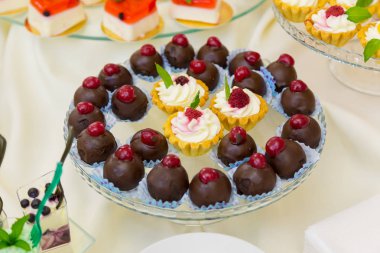 Bir düğün tatlı masasında. Şeker çubuğu